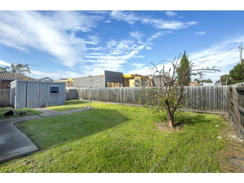 13 Wood Street, Avondale Heights VIC 3034