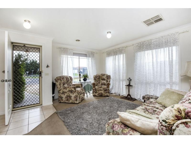 9/28 Ozzimo Drive, Hillside VIC 3037