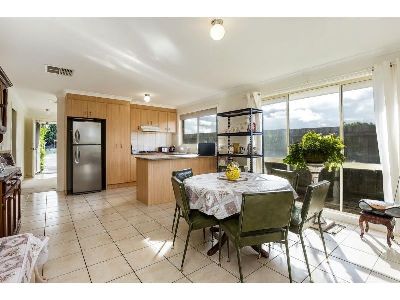 9/28 Ozzimo Drive, Hillside VIC 3037