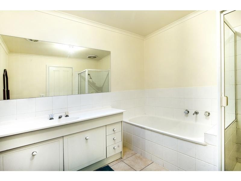 9/28 Ozzimo Drive, Hillside VIC 3037