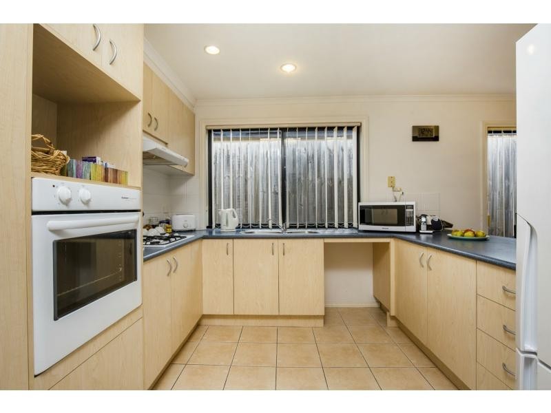 24 Mathisen Terrace, Hillside VIC 3037