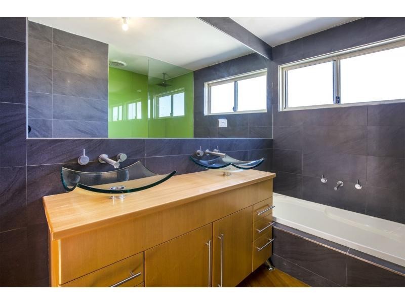 7A Downland Square, Avondale Heights VIC 3034