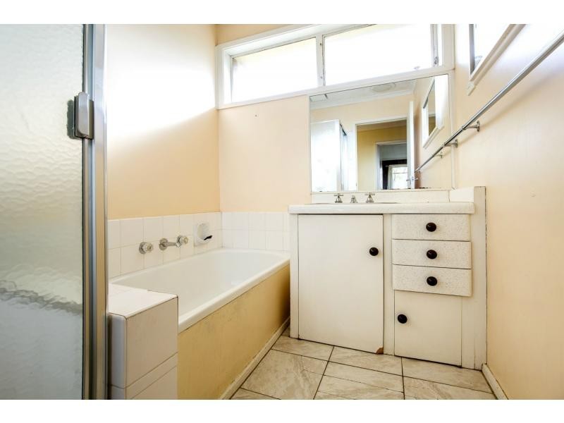 29 Brentwood Drive, Avondale Heights VIC 3034