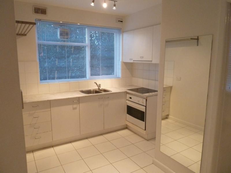 12/122 Beaconsfield Parade, Albert Park VIC 3206