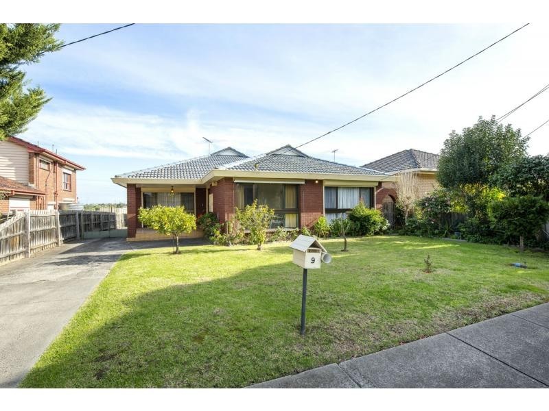 9 Thompson Street, Avondale Heights VIC 3034