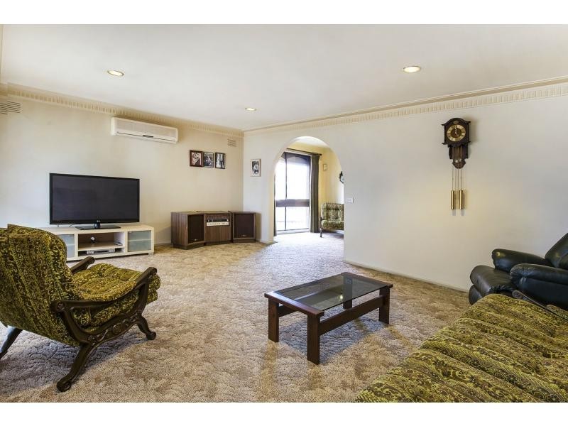 9 Thompson Street, Avondale Heights VIC 3034