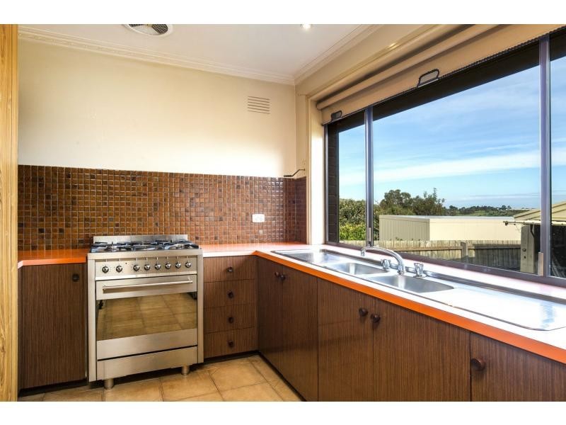 9 Thompson Street, Avondale Heights VIC 3034