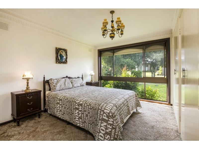 9 Thompson Street, Avondale Heights VIC 3034