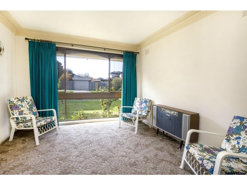 9 Thompson Street, Avondale Heights VIC 3034