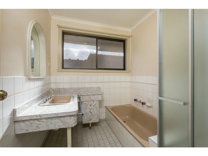 9 Thompson Street, Avondale Heights VIC 3034