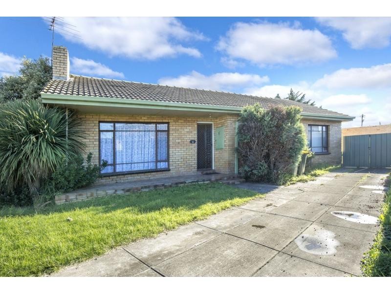 6 Riverside Avenue, Avondale Heights VIC 3034