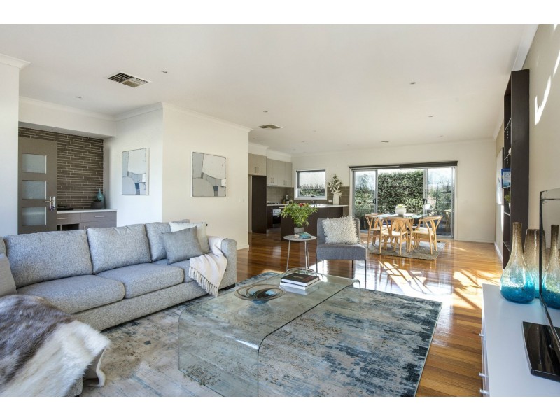 14 Davis Avenue, Avondale Heights VIC 3034