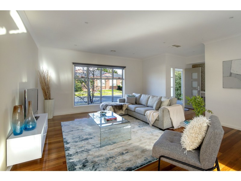 14 Davis Avenue, Avondale Heights VIC 3034