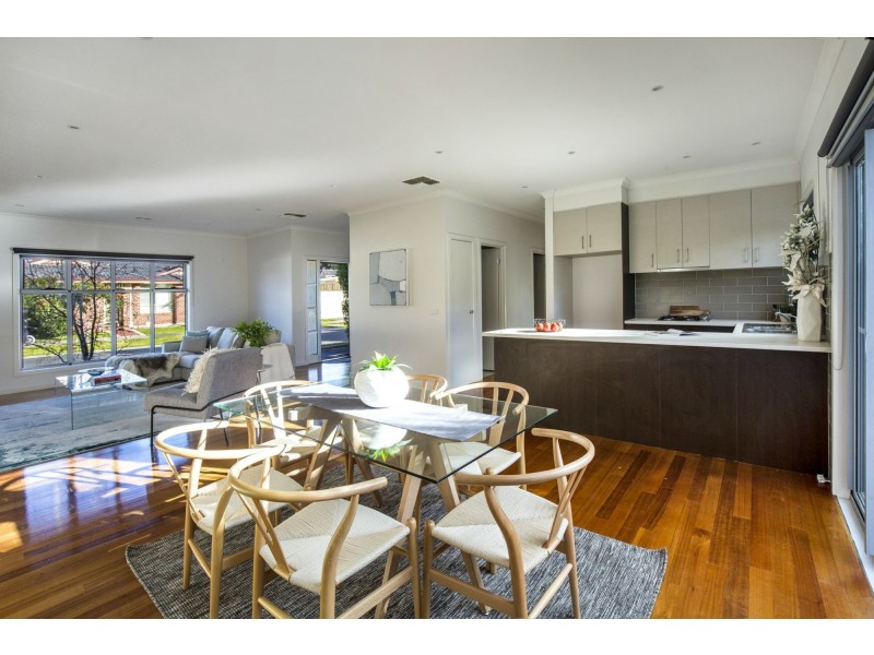 14 Davis Avenue, Avondale Heights VIC 3034