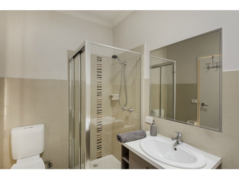 14 Davis Avenue, Avondale Heights VIC 3034