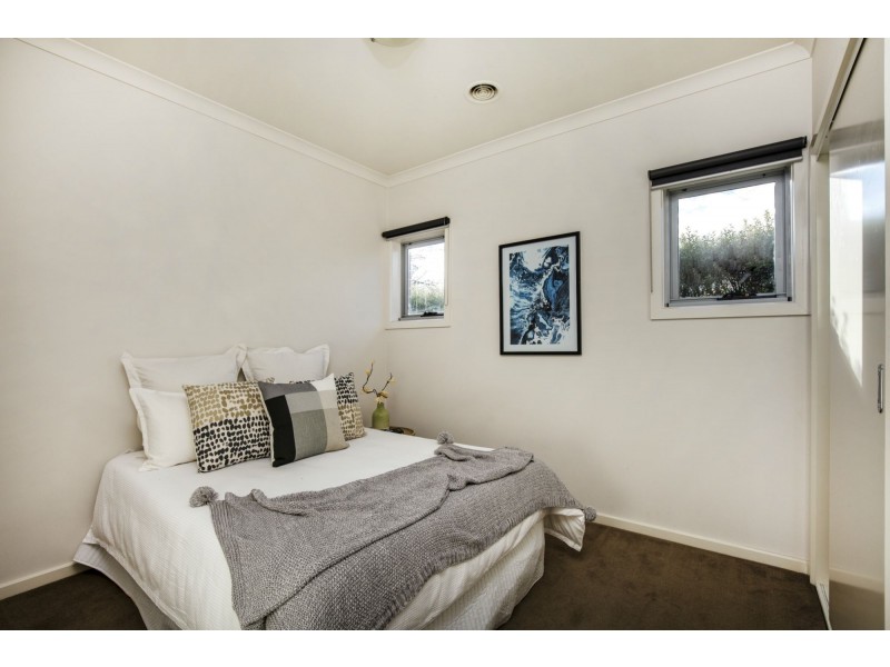 14 Davis Avenue, Avondale Heights VIC 3034