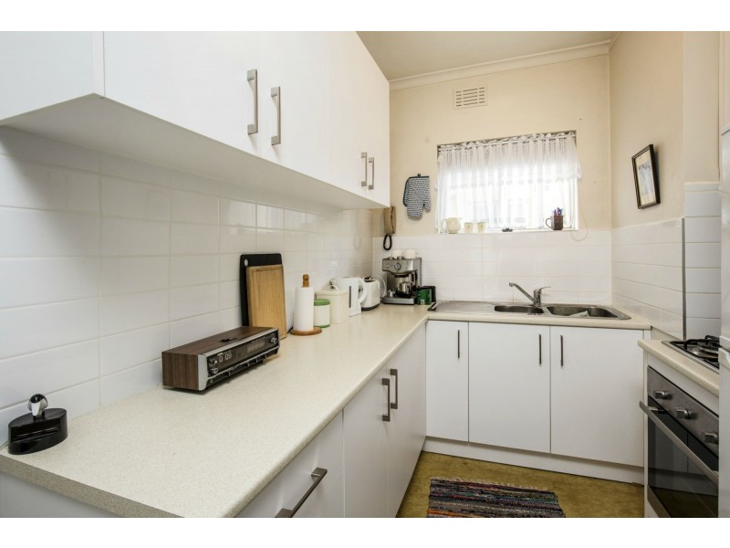 13/2 St Kinnord Street, Aberfeldie VIC 3040