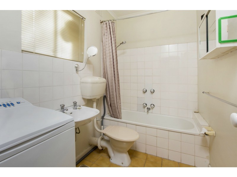 13/2 St Kinnord Street, Aberfeldie VIC 3040