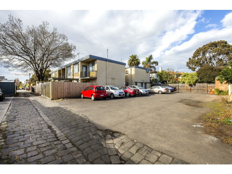 13/2 St Kinnord Street, Aberfeldie VIC 3040