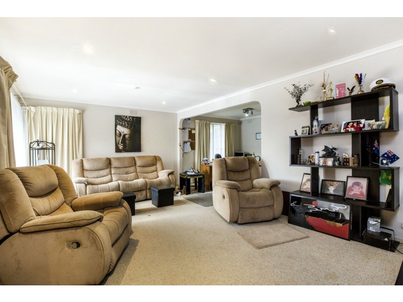 16 Allandale Drive, Deer Park VIC 3023