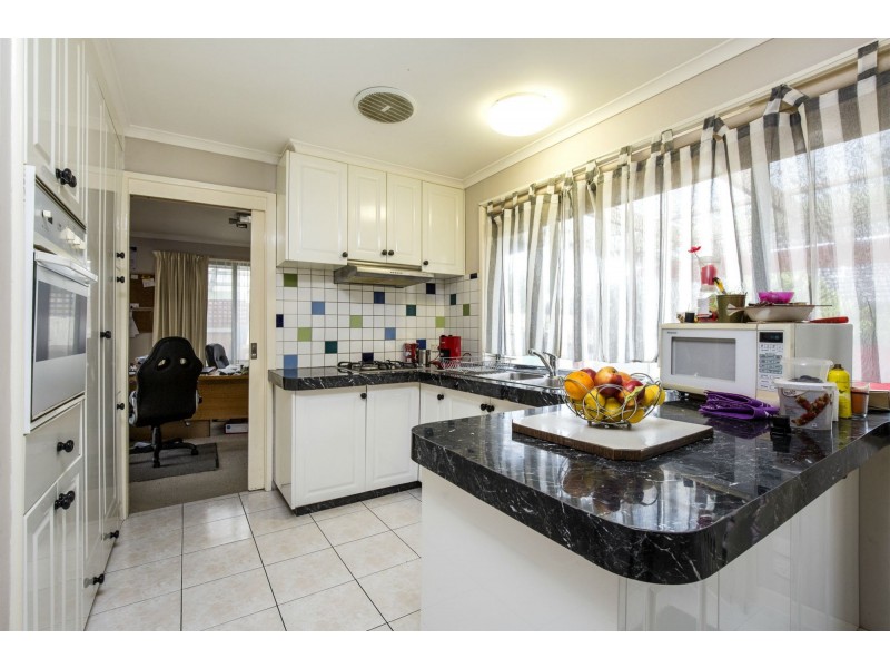 16 Allandale Drive, Deer Park VIC 3023