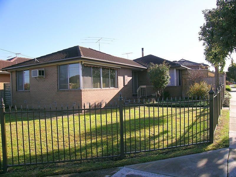 72 Riviera Road, Avondale Heights VIC 3034