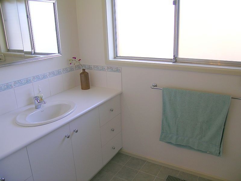 72 Riviera Road, Avondale Heights VIC 3034