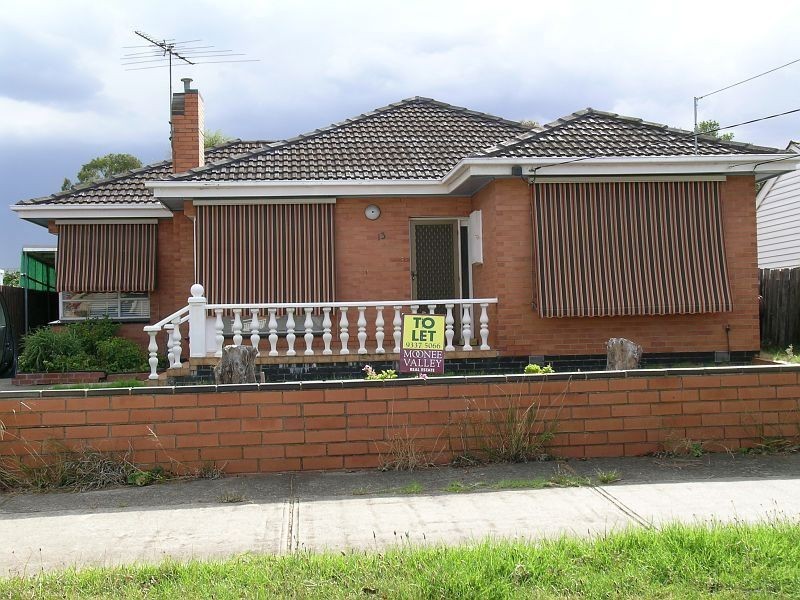 13 Lake Street, Avondale Heights VIC 3034