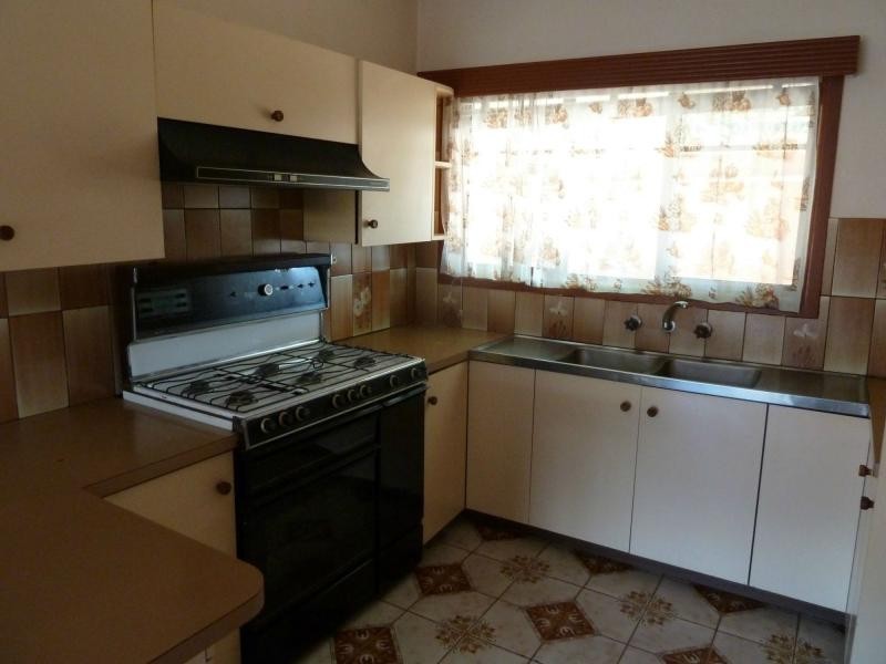 13 Lake Street, Avondale Heights VIC 3034