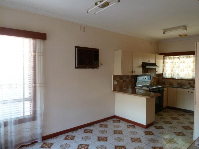 13 Lake Street, Avondale Heights VIC 3034