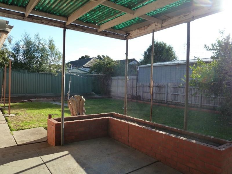 13 Lake Street, Avondale Heights VIC 3034
