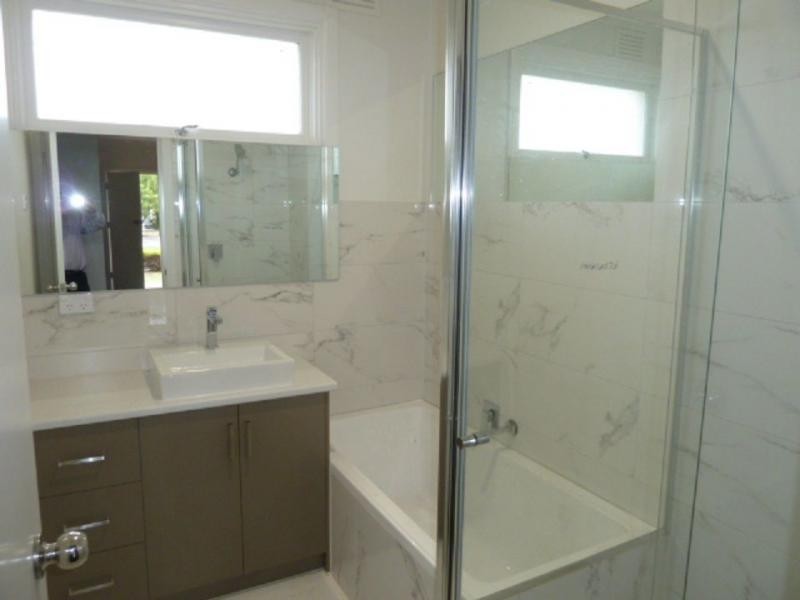 10 Woorigoleen Drive, Keilor East VIC 3033