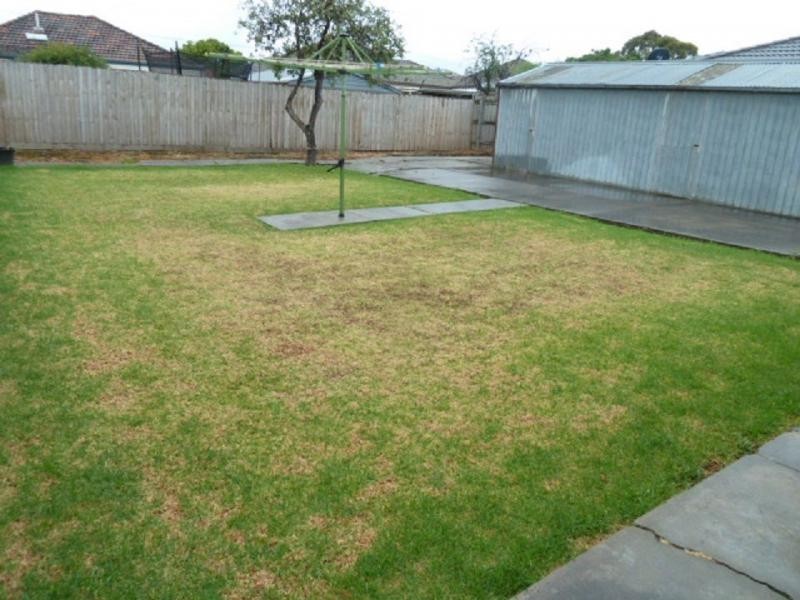 10 Woorigoleen Drive, Keilor East VIC 3033