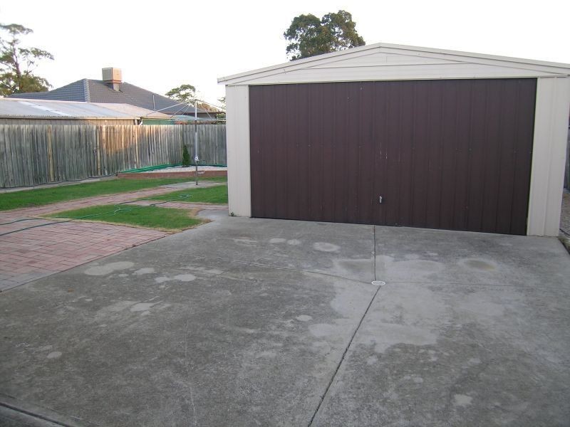 21 Sterling Drive, Keilor East VIC 3033