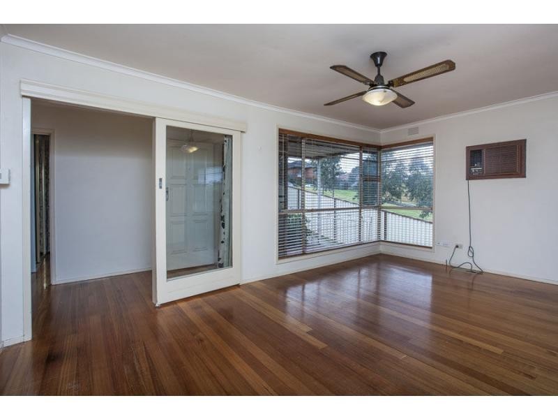 33 Brentwood Drive, Avondale Heights VIC 3034
