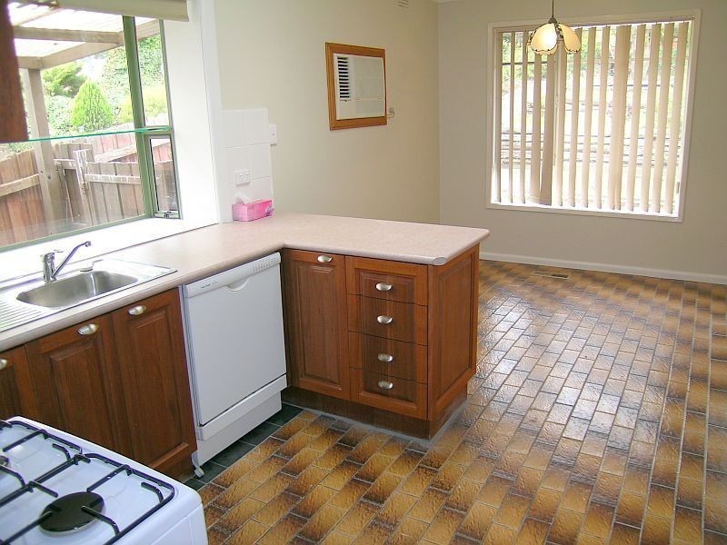 35 Brentwood Drive, Avondale Heights VIC 3034
