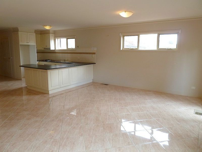 2/34 Thompson Street, Avondale Heights VIC 3034