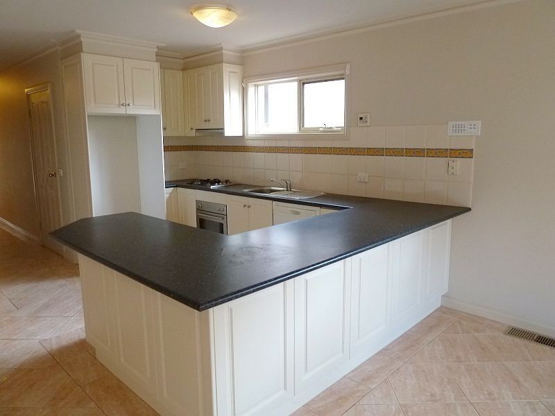 2/34 Thompson Street, Avondale Heights VIC 3034