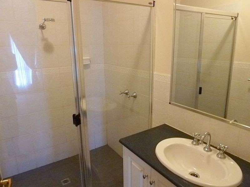 2/34 Thompson Street, Avondale Heights VIC 3034