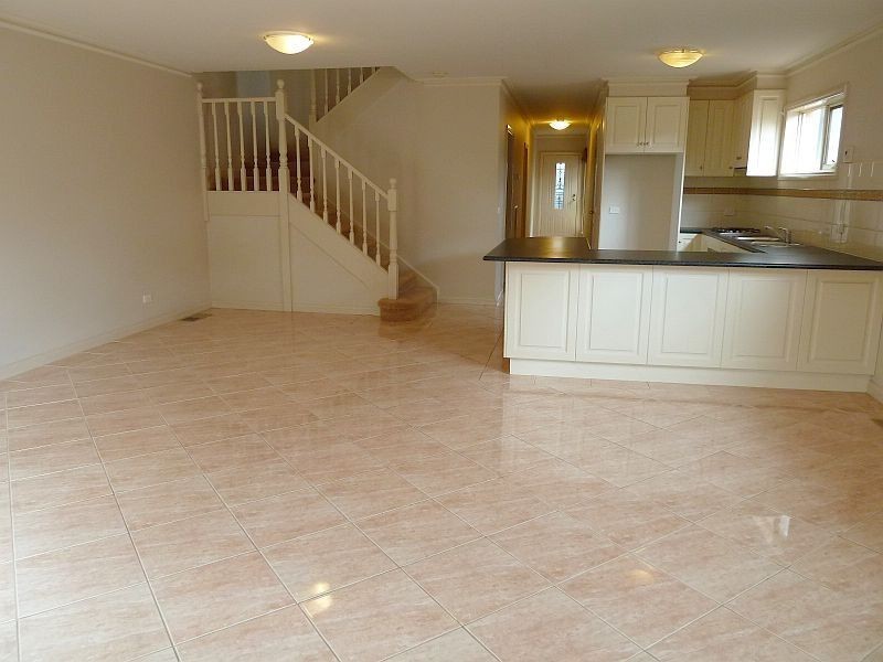 2/34 Thompson Street, Avondale Heights VIC 3034