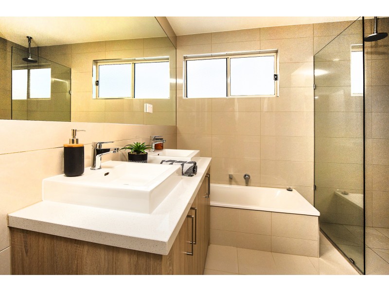 7A Downland Square, Avondale Heights VIC 3034