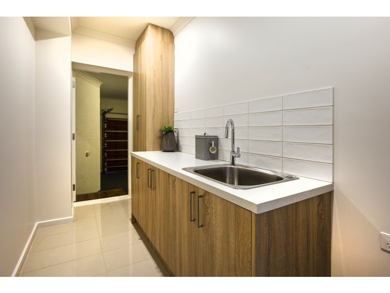 7A Downland Square, Avondale Heights VIC 3034