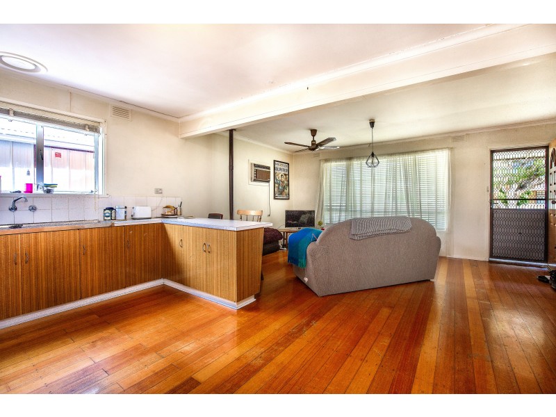 16 George Street, St Albans VIC 3021