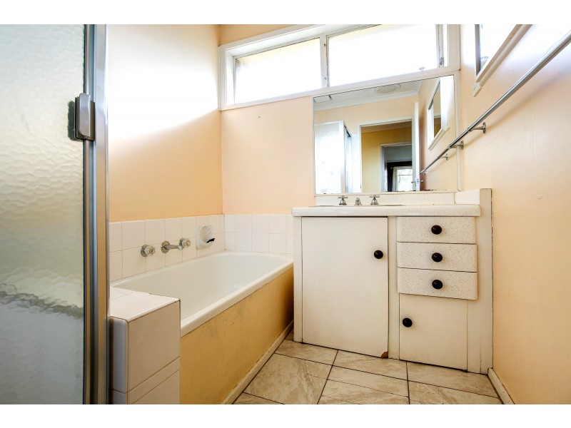 29 Brentwood Drive, Avondale Heights VIC 3034