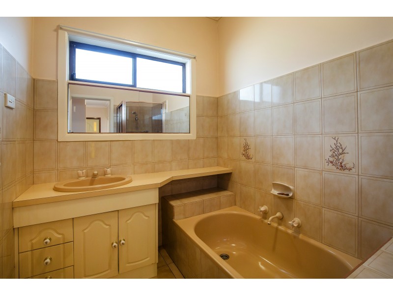 23 Macey Avenue, Avondale Heights VIC 3034