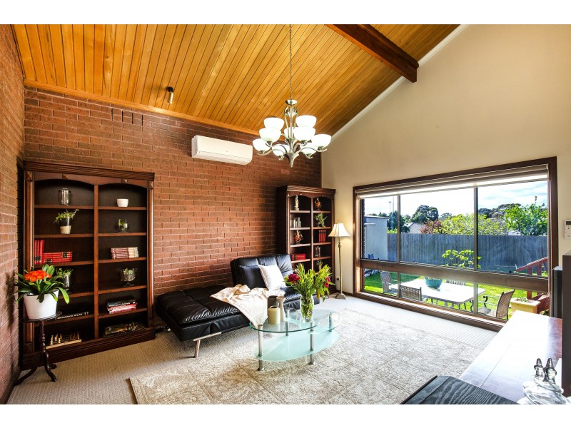 4 Camlarni Close, Avondale Heights VIC 3034