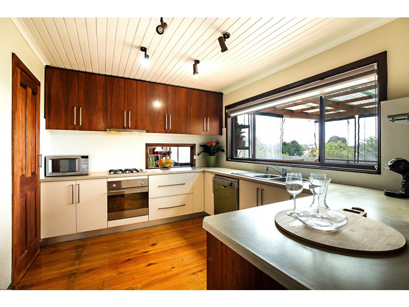 4 Camlarni Close, Avondale Heights VIC 3034