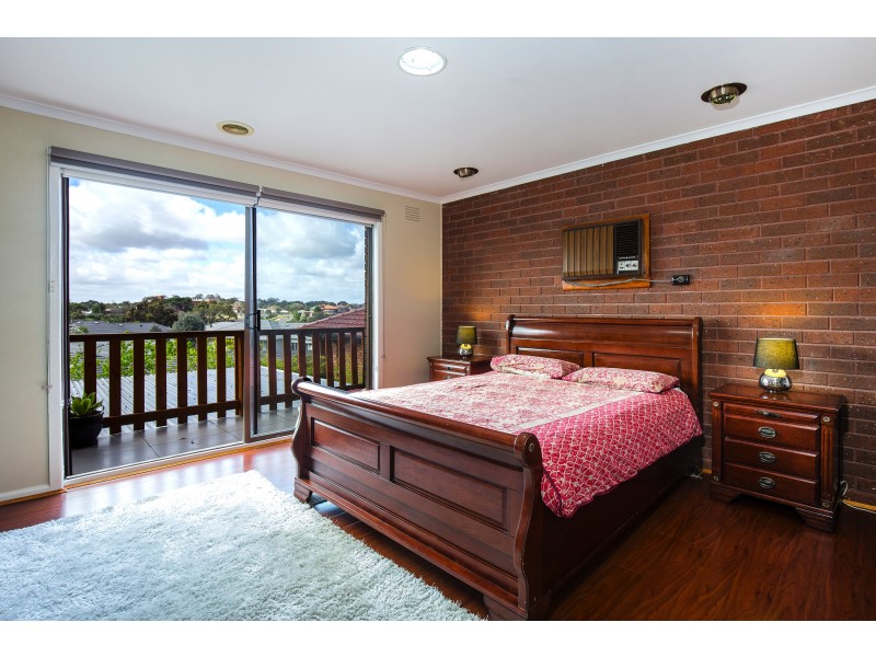 4 Camlarni Close, Avondale Heights VIC 3034