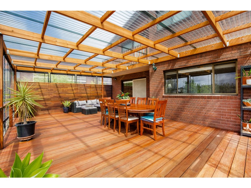 4 Camlarni Close, Avondale Heights VIC 3034