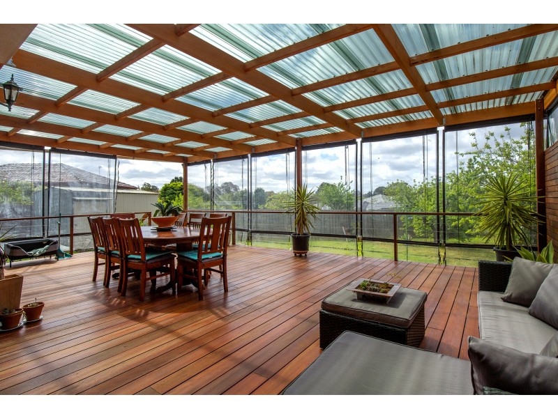 4 Camlarni Close, Avondale Heights VIC 3034